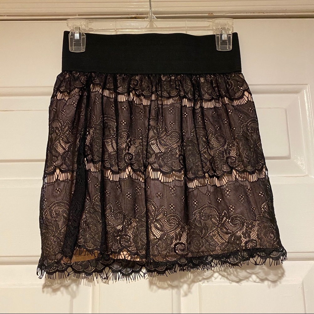 Lace skirt